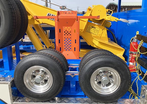 レッカー車へ搭載した代車用タイヤ